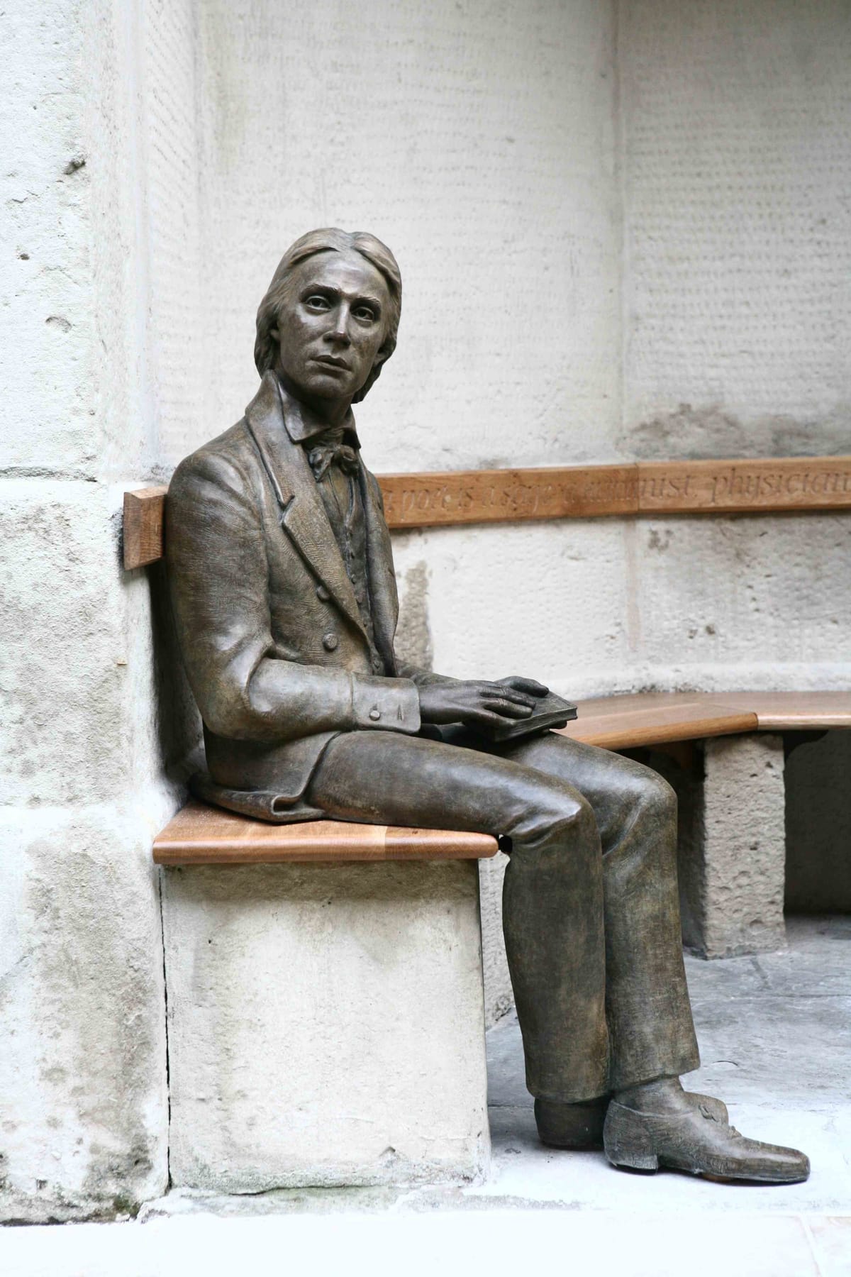 John Keats statue unveiled at Guy's Hospital